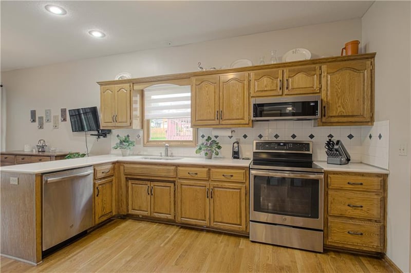 7611 74th St, Kansas City, MO 64152