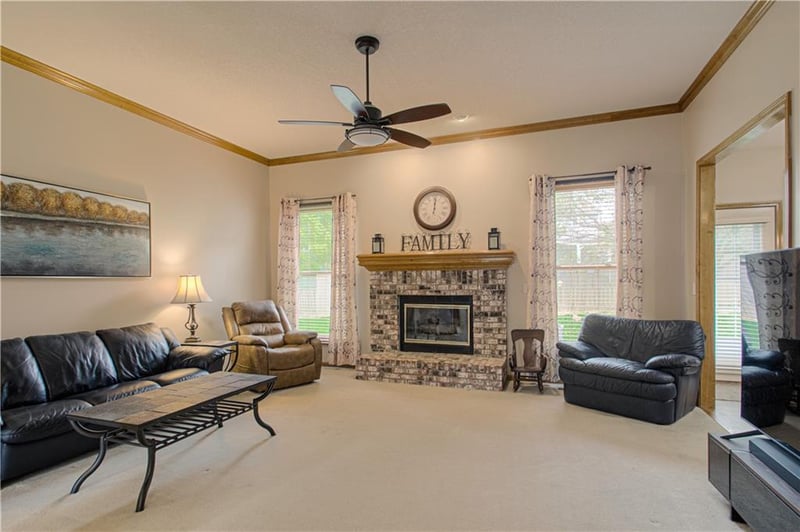 7611 74th St, Kansas City, MO 64152