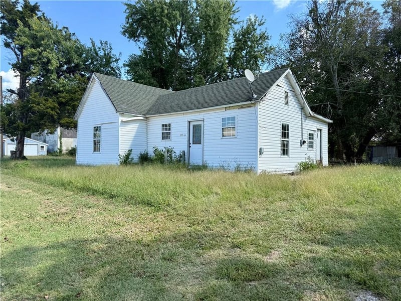 801 E Park St, Rich Hill, MO 64779