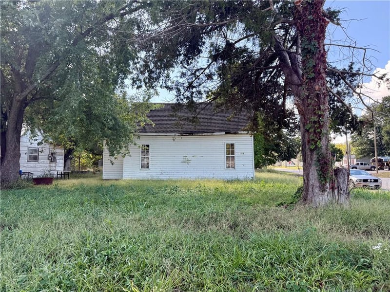 801 E Park St, Rich Hill, MO 64779