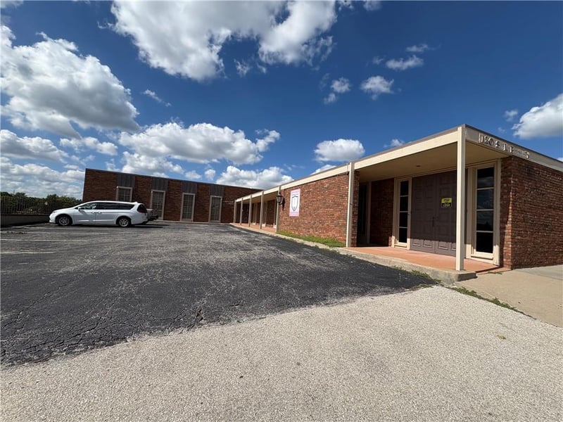 120 S Liberty St, Independence, MO 64050