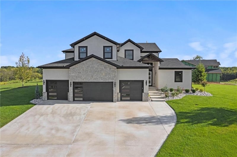 10213 Countryside Dr, Kansas City, KS 66109