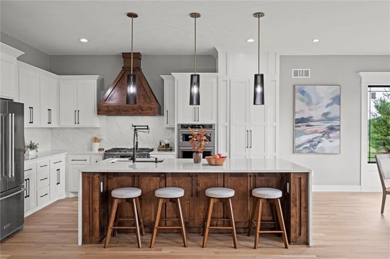 10213 Countryside Dr, Kansas City, KS 66109