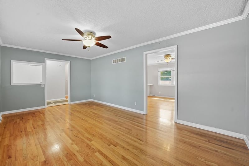 705 Chipman Rd, Lee's Summit, MO 64063