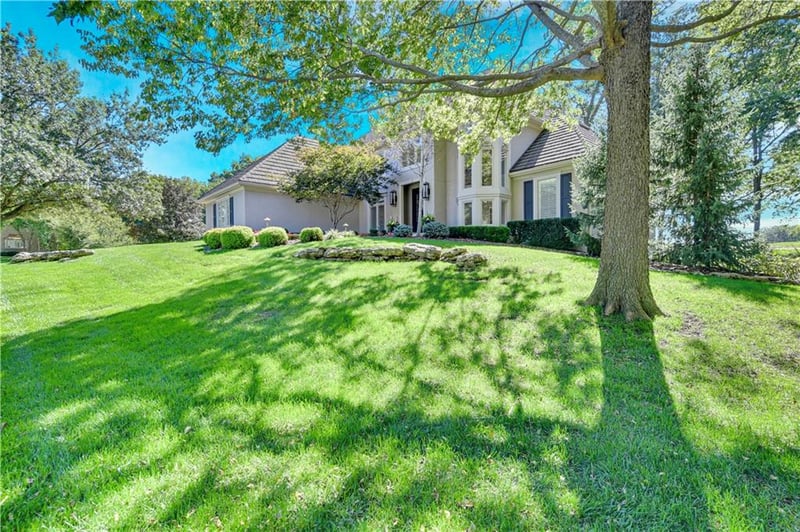 16849 S Highland Ridge Dr, Loch Lloyd, MO 64012