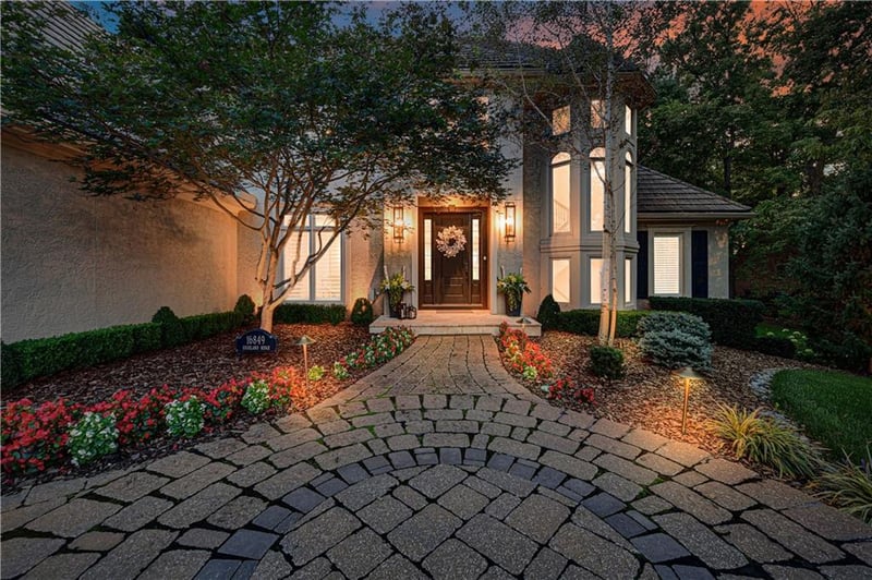 16849 S Highland Ridge Dr, Loch Lloyd, MO 64012