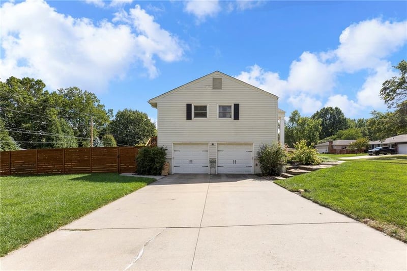 9135 Hayes Dr, Overland Park, KS 66212