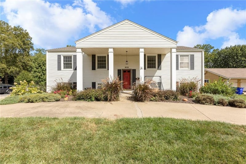 9135 Hayes Dr, Overland Park, KS 66212