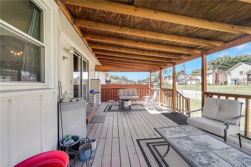 9912 Knox Dr, Overland Park, KS 66212