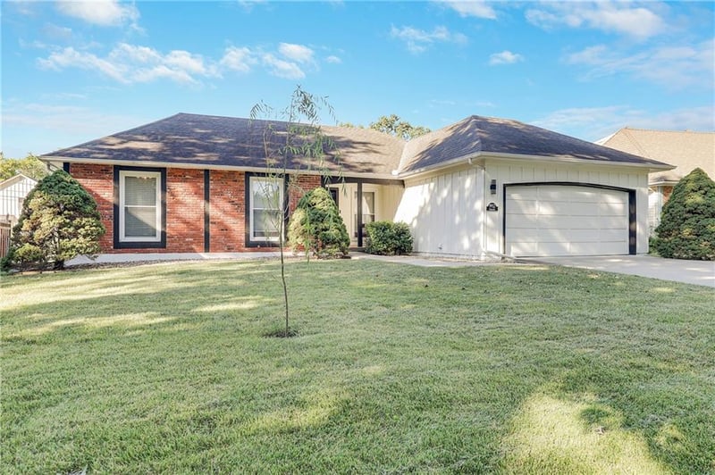 9912 Knox Dr, Overland Park, KS 66212