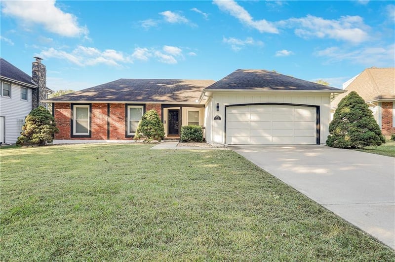 9912 Knox Dr, Overland Park, KS 66212