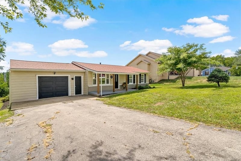 3503 NE 85th St, Kansas City, MO 64156