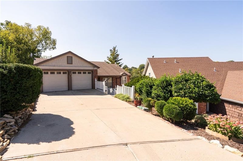 1507 Medinah Cir, Lawrence, KS 66047