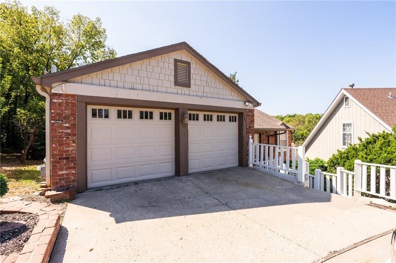 1507 Medinah Cir, Lawrence, KS 66047