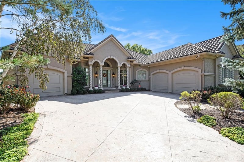 21111 W 95th Ter, Lenexa, KS 66220