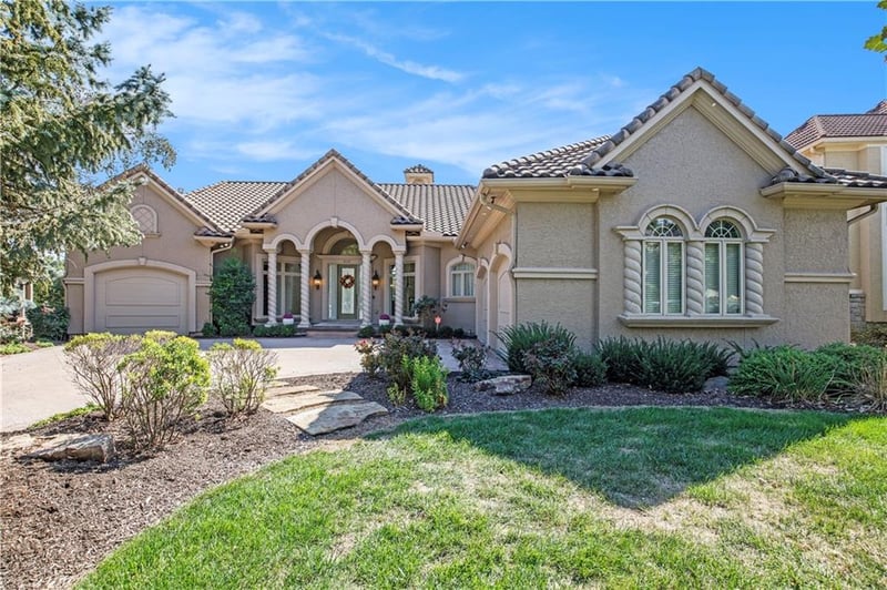 21111 W 95th Ter, Lenexa, KS 66220