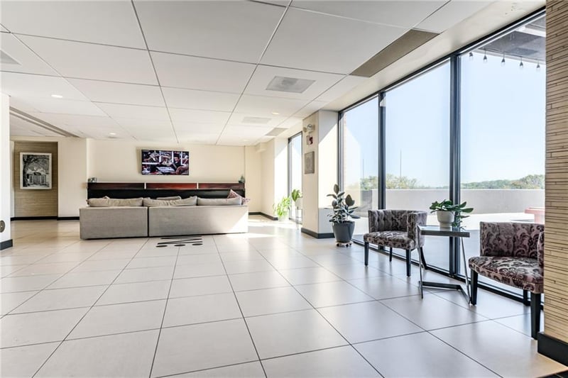 700 8th St #16O, Kansas City, MO 64106