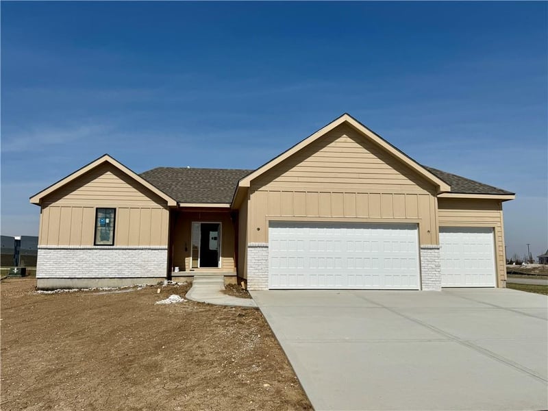 16848 Norton St, Olathe, KS 66062