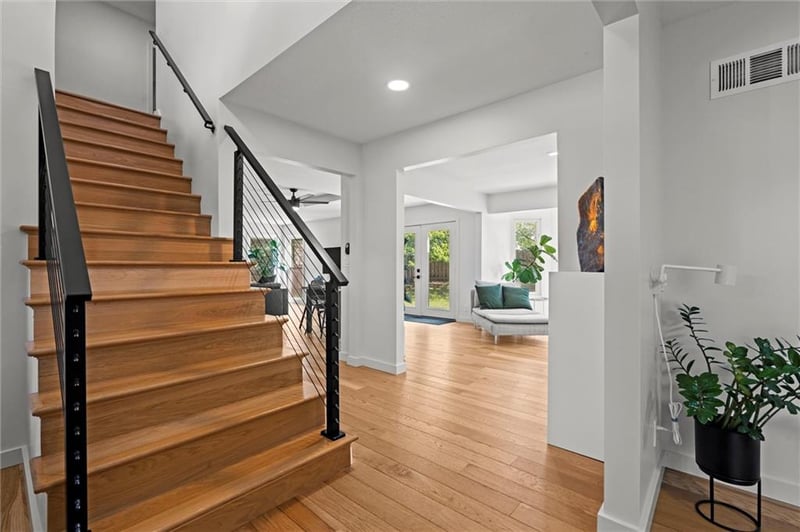 1121 Timbercreek Ln, Lee's Summit, MO 64081