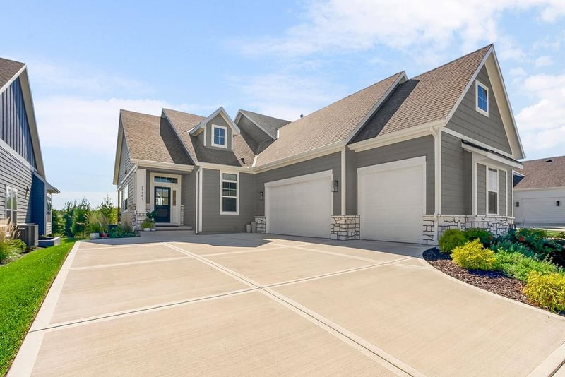 13401 174th Pl, Overland Park, KS 66221