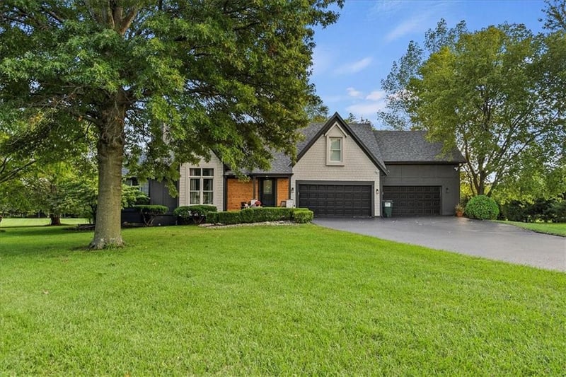 10615 164th St, Overland Park, KS 66221