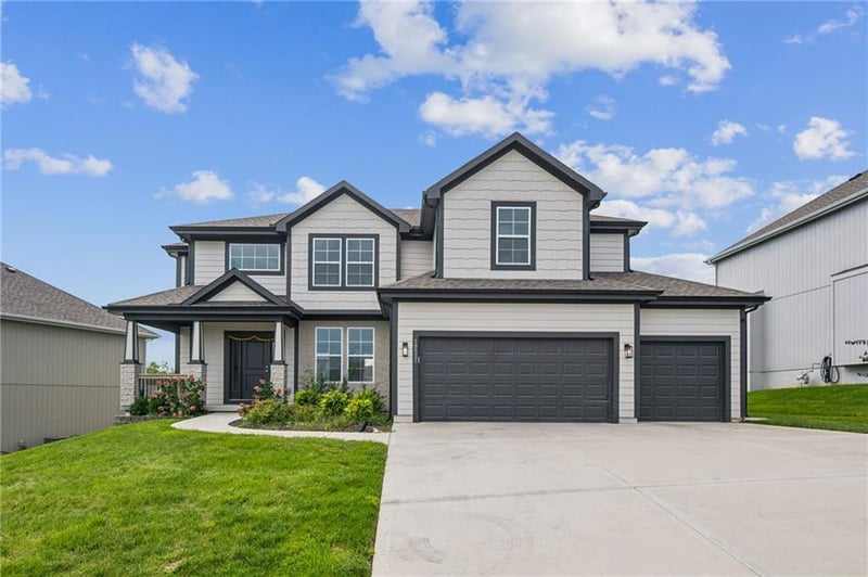 19527 116th St, Olathe, KS 66061
