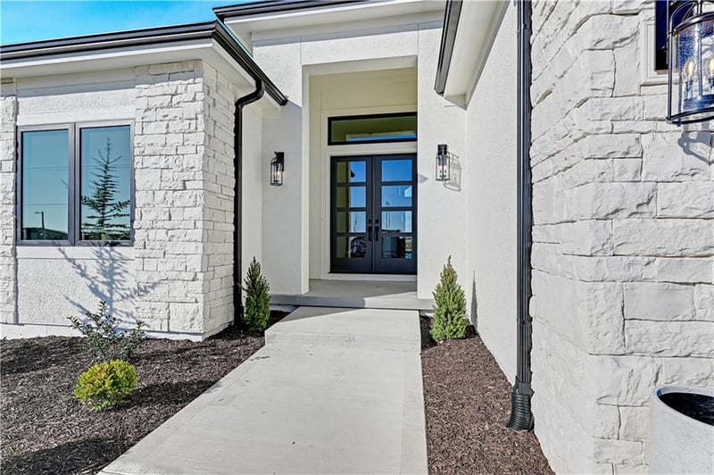 16220 Twilight Ln, Olathe, KS 66062