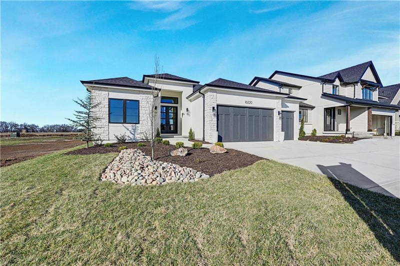 16220 Twilight Ln, Olathe, KS 66062