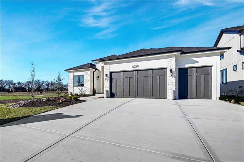 16220 Twilight Ln, Olathe, KS 66062