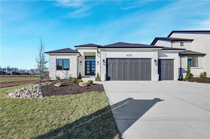 16220 Twilight Ln, Olathe, KS 66062