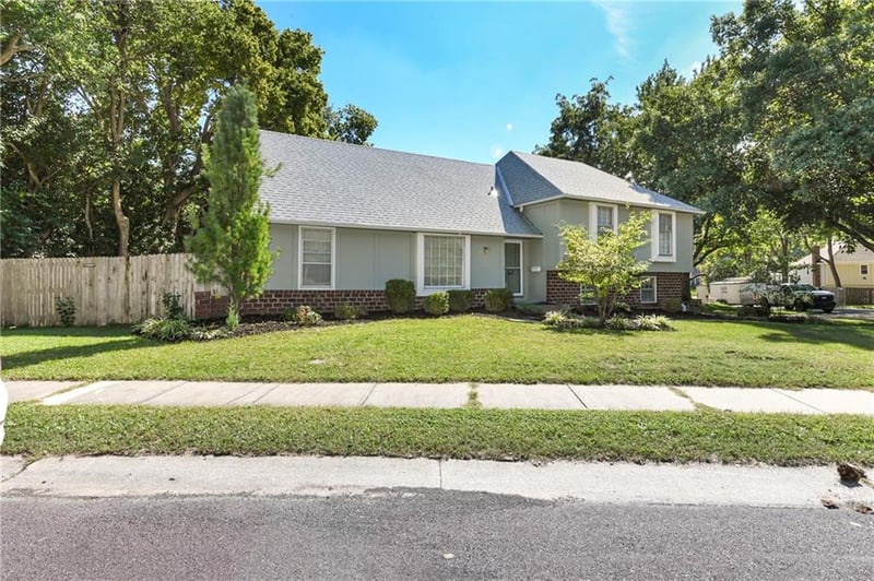 9831 Carter Dr, Overland Park, KS 66212