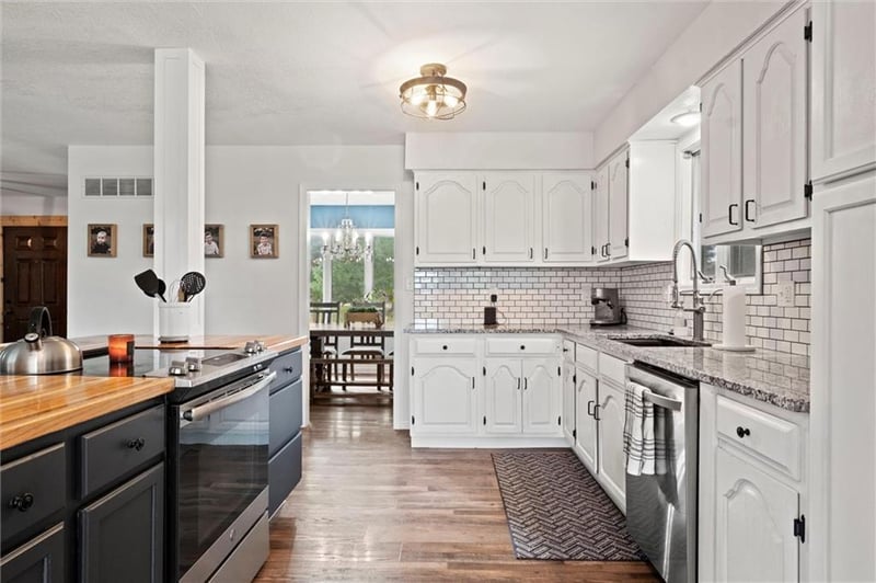 10690 W 170th Ter, Overland Park, KS 66221