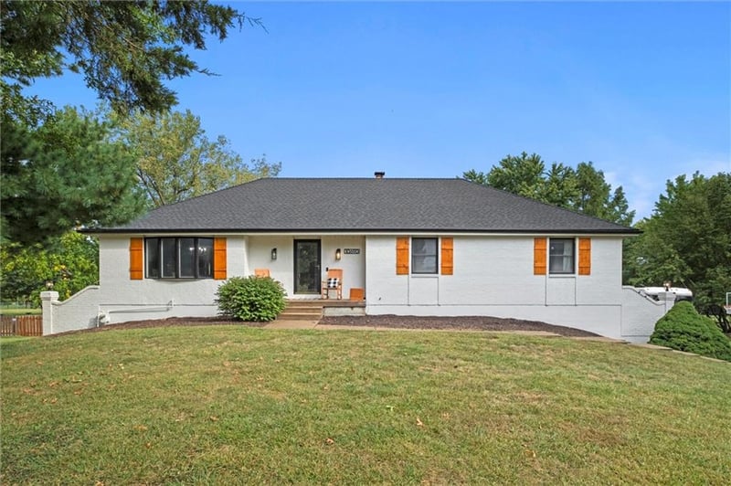 10690 W 170th Ter, Overland Park, KS 66221