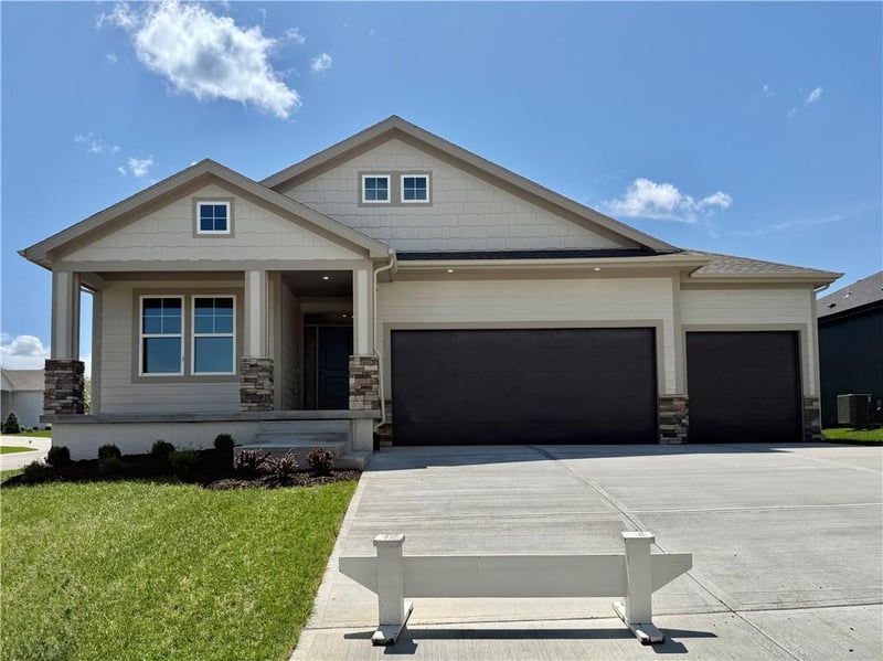 31401 85th Ter, De Soto, KS 66018