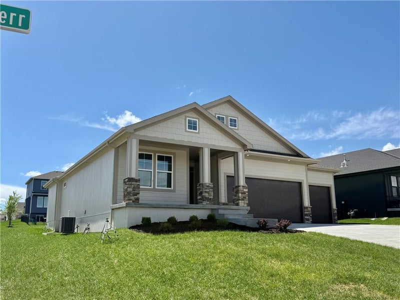 31401 85th Ter, De Soto, KS 66018