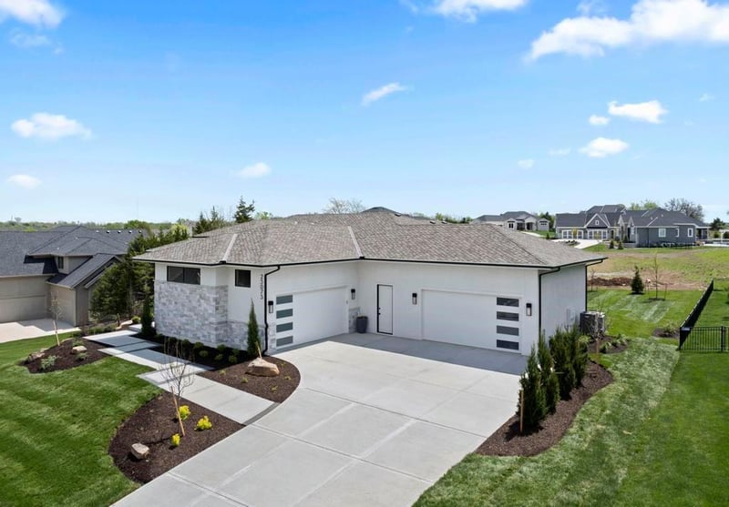13719 Alhambra St, Leawood, KS 66224