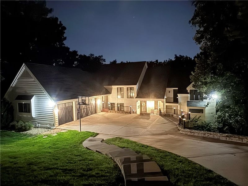12108 Catalina St, Leawood, KS 66209