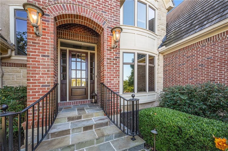 6420 N National Dr, Parkville, MO 64152