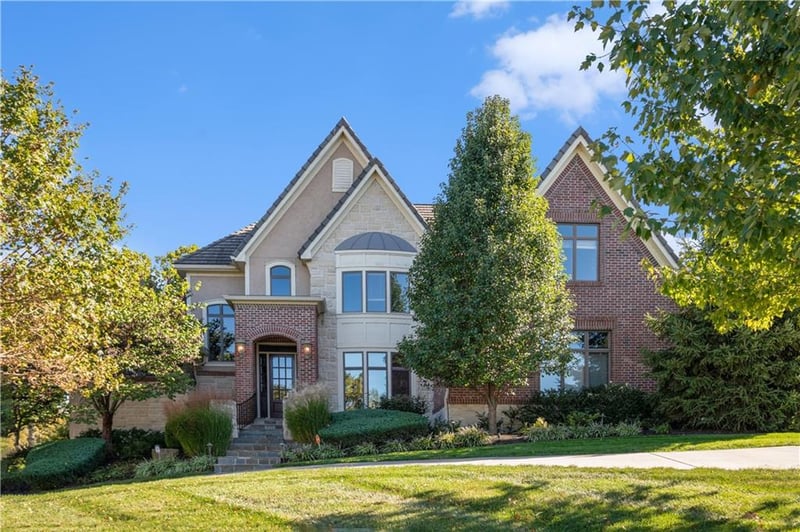 6420 N National Dr, Parkville, MO 64152