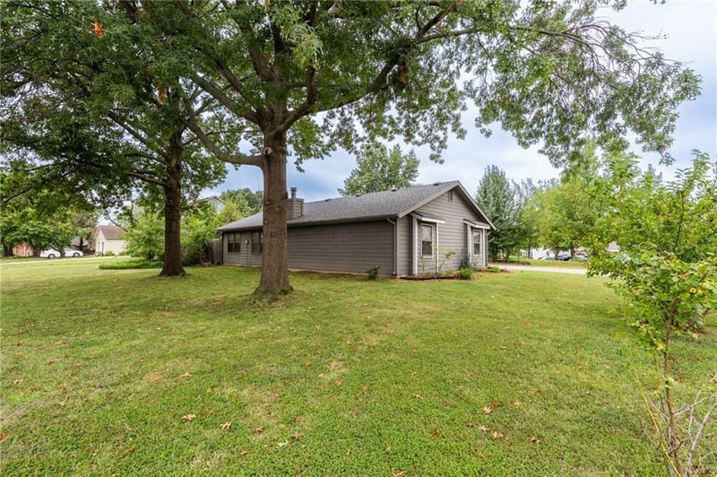 3003 29th Ter, Lawrence, KS 66047