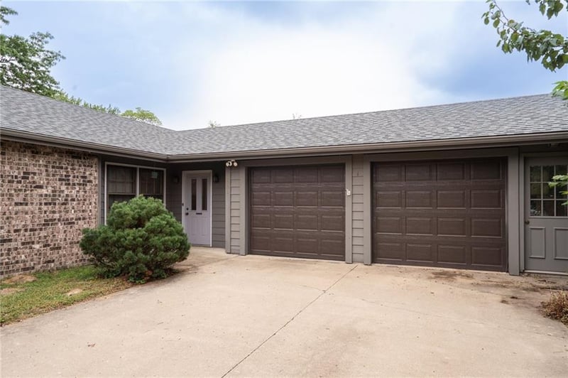 3003 29th Ter, Lawrence, KS 66047