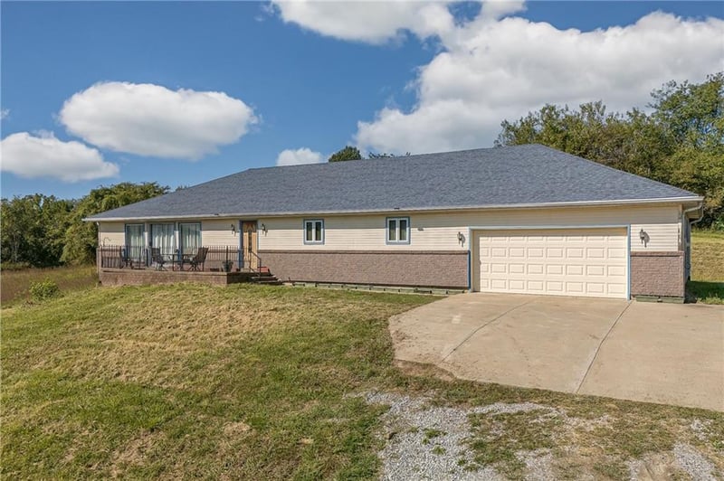 2930 Mason Rd, St Joseph, MO 64507