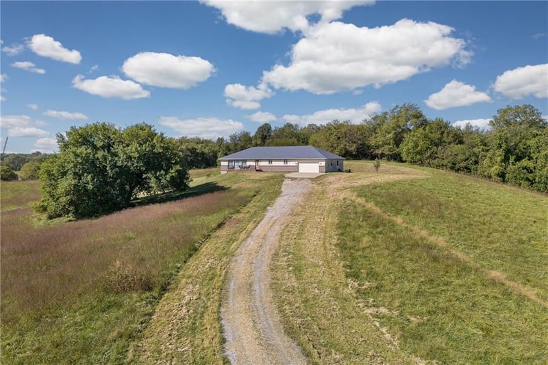 2930 Mason Rd, St Joseph, MO 64507