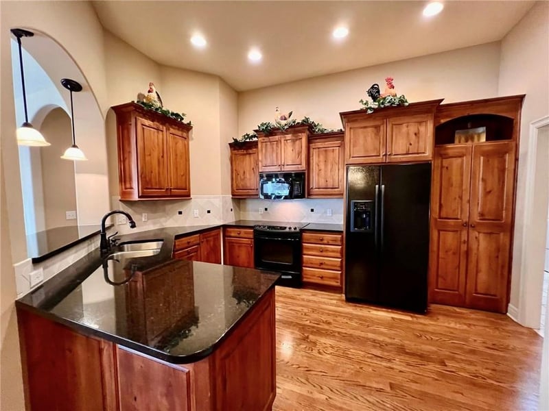 4149 Chapel Manor Dr, Lee's Summit, MO 64064