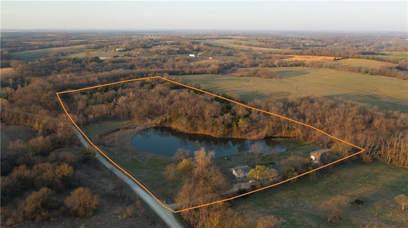 5783 Union Rd, Mclouth, KS 66054