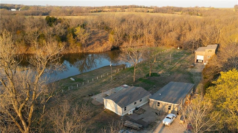 5783 Union Rd, Mclouth, KS 66054
