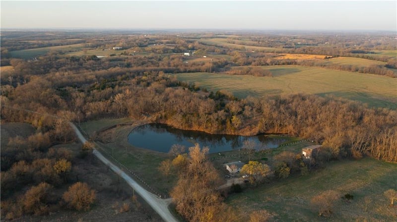 5783 Union Rd, Mclouth, KS 66054