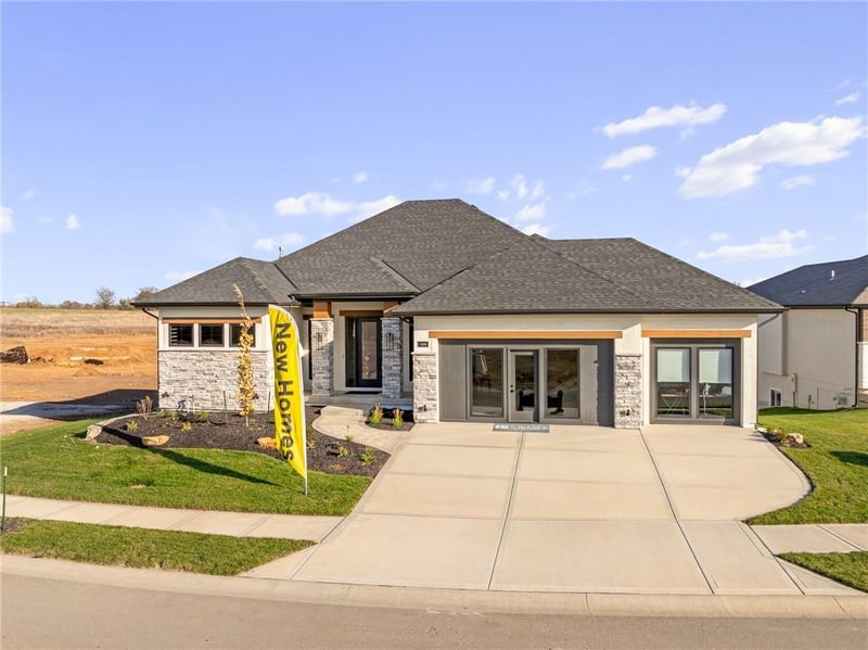 11209 Sunray St, Olathe, KS 66061