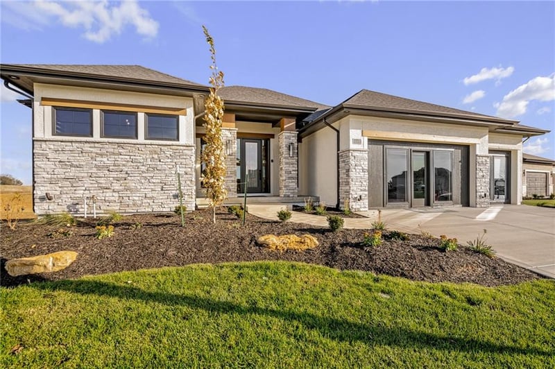 11209 Sunray St, Olathe, KS 66061