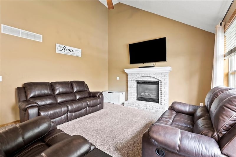 4303 102 St, Kansas City, MO 64156